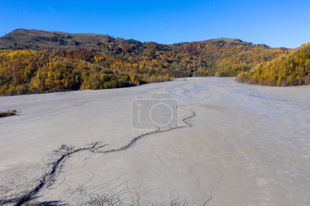 Téléchargez les photos : Aerial photo of the industrial decanting lake at Geamana in Romania. Copper mining residuals polluting the environment and flooding the village and church - en image libre de droit