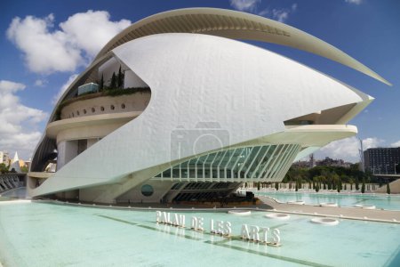 Foto de Valencia, España - 14 de agosto de 2023: Palau de les Arts Reina Sofia en Valencia, España. - Imagen libre de derechos