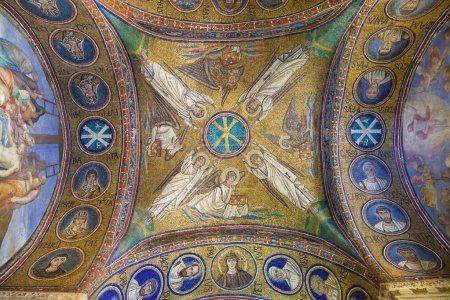 Deckenmosaik der Erzbischöflichen Kapelle in Ravenna, Emilia-Romagna, Italien.