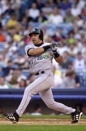 Téléchargez les photos : Tampa Bay Devil Rays 3B Vinny Castilla in MLB Action au début des années 2000. - en image libre de droit
