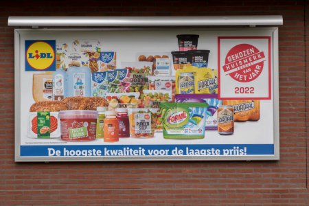 Foto de Billboard Lidl Huisproduct Van Het Jaar At Amsterdam Países Bajos 16-3-2022 - Imagen libre de derechos
