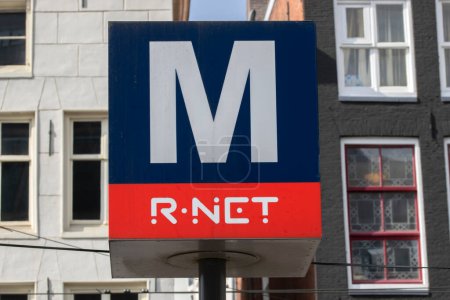 Foto de Billboard Of The Metro En Amsterdam Los Países Bajos 14-3-2022 - Imagen libre de derechos