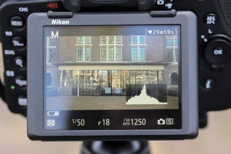 Téléchargez les photos : Fermer l'écran arrière d'un Nikon D780 à Amsterdam aux Pays-Bas 14-3-2022 - en image libre de droit