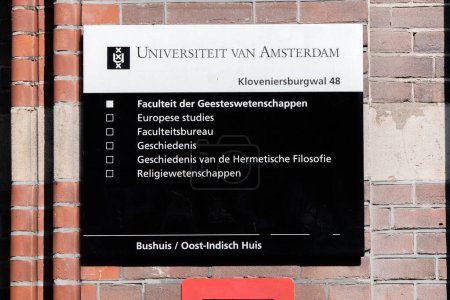 Téléchargez les photos : Fermer Panneau d'affichage UVA Kloveniersburgwal Street à Amsterdam Pays-Bas 23-6-2022 - en image libre de droit