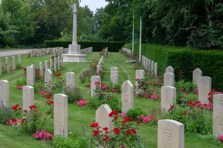 Téléchargez les photos : Gros plan sur les tombes de guerre du Commonwealth au cimetière d'huîtres Nieuwe à Amsterdam, Pays-Bas 2019 - en image libre de droit