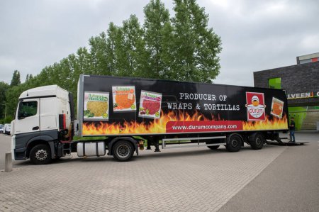 Téléchargez les photos : Durum Publicité sur un camion à Amstelveen aux Pays-Bas 11-7-2022 - en image libre de droit