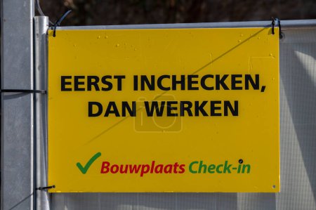 Foto de Señal general Bouwplaats Check-In en Amsterdam Países Bajos 7-9-2022 - Imagen libre de derechos