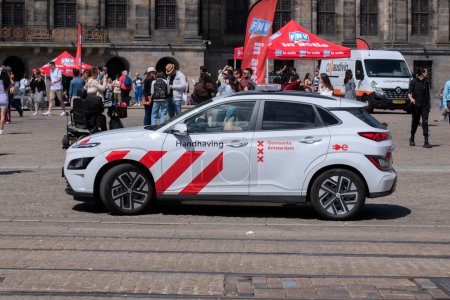 Téléchargez les photos : Handhaving Company Car à Amsterdam Pays-Bas 11-6-2022 - en image libre de droit