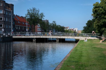 Téléchargez les photos : Pont Kaap De Goede Hoopbrug à Amsterdam Pays-Bas 29-7-2022 - en image libre de droit