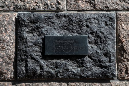 Téléchargez les photos : Memorial Stone The Bank at Amsterdam Pays-Bas 17-6-2022 - en image libre de droit