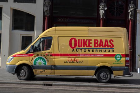 Téléchargez les photos : Ouke Baas Rental Van à Amsterdam Pays-Bas 17-3-2022 - en image libre de droit