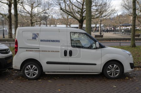 Foto de Koninklijke Woudenberg Company Car At Amsterdam Países Bajos 23-11-2022 - Imagen libre de derechos