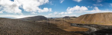 Foto de Vista panorámica del valle cerca del volcán Geldingadalir cerca de Grindavik en Islandia - Imagen libre de derechos