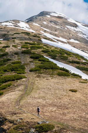 Téléchargez les photos : Pic Baranec, montagnes des Tatras occidentales, République slovaque. Le thème de la randonnée. Scène naturelle saisonnière. - en image libre de droit
