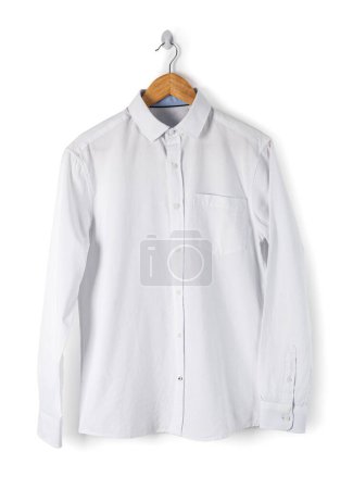 Foto de Nueva camisa masculina sobre fondo blanco - Imagen libre de derechos