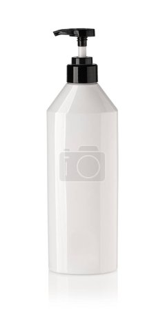 Foto de Recipiente de cosméticos de plástico en blanco para crema o champú. - Imagen libre de derechos