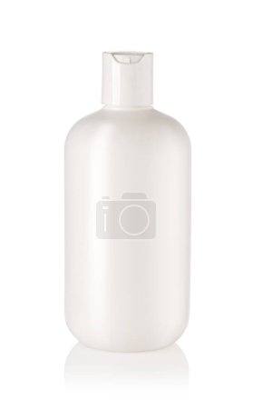 Téléchargez les photos : Conteneur cosmétique en plastique blanc pour crème ou shampooing. - en image libre de droit
