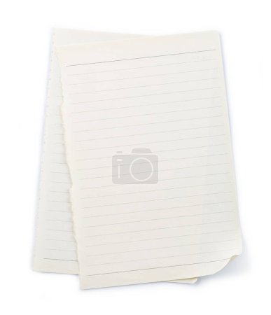 Téléchargez les photos : Feuille de papier vide isolé sur fond blanc. - en image libre de droit