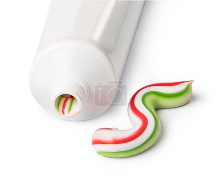 Foto de Tubo con pasta de dientes exprimida sobre fondo blanco - Imagen libre de derechos