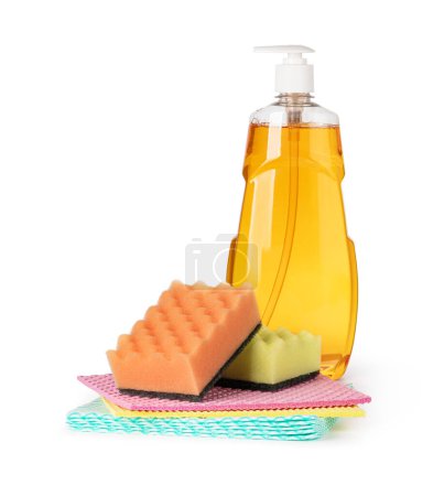 Foto de Productos de limpieza. Esponja, detergente y tela para la limpieza del hogar. aislado sobre fondo blanco - Imagen libre de derechos