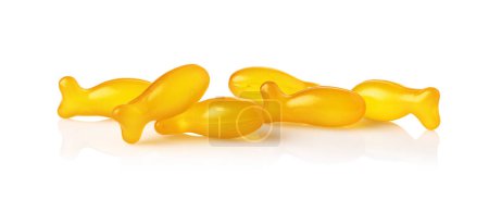Téléchargez les photos : Gélatine capsule d'oméga 3, 6, 9 vitamine isolée sur fond blanc. - en image libre de droit