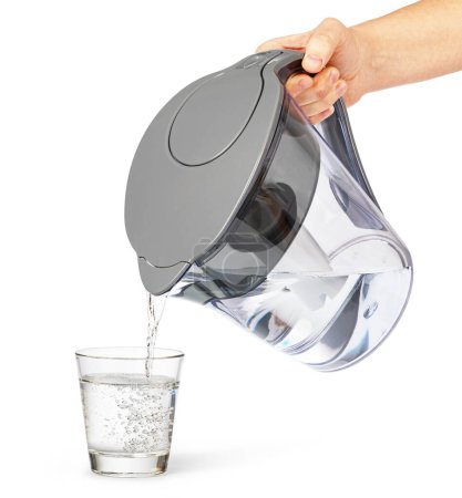 Téléchargez les photos : Pichet filtre à eau isolé sur blanc - en image libre de droit