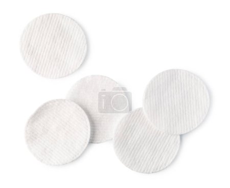 Téléchargez les photos : Tampons de coton isolés sur fond blanc
. - en image libre de droit