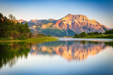 Téléchargez les photos : Soirée d'été dans le parc national des Lacs-Waterton, Alberta, Canada - en image libre de droit