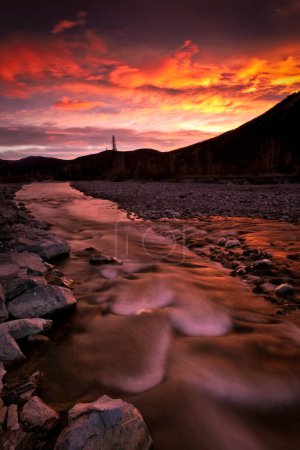 Téléchargez les photos : Le lever du soleil et la rivière Elbow à Kananaskis, Alberta, Canada - en image libre de droit