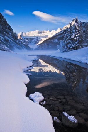 Foto de Lago Louise en invierno, Parque Nacional Banff, Alberta, Canadá - Imagen libre de derechos