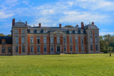 Téléchargez les photos : Façade du Château de Chamarance. Le Château de Chamarande est un château français du XVIIe siècle situé à Chamarande, dans le département de l'Essonne.. - en image libre de droit