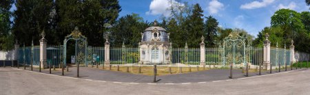 Eingang zum Bagatelle Park. Es befindet sich in Boulogne-Billancourt bei Paris, Frankreich