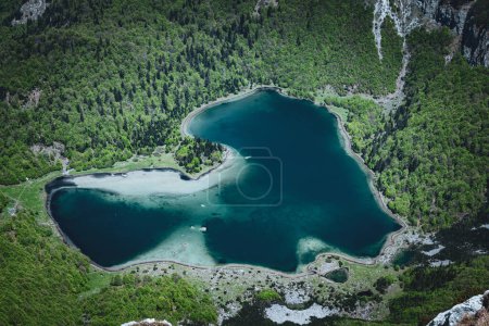 Lago Trnovacko en alturas de montaña - Montenegro