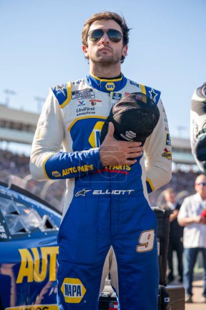 Foto de Chase Elliott se prepara para llevar a la pista para el Campeonato de la Copa NASCAR Series en Avondale, AZ, EE.UU.. - Imagen libre de derechos
