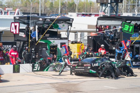 Foto de Abril 03, 2022 - Richmond, VA, USA: Justin Haley se enfrenta durante los Toyota Owners 400 en Richmond Raceway en Richmond, VA. - Imagen libre de derechos