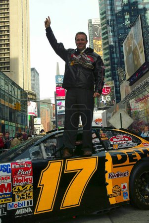 Foto de Matt Kenseth enjoys his moment of fame at Times Square during morning ceremonies in New York City.  Matt takes a moment to pose with the national media. - Imagen libre de derechos
