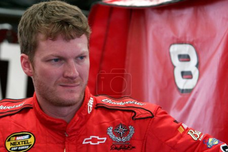 Foto de October 11, 2007 - Concord, NC, USA: Dale Earnhardt Jr. during practice for the Bank of America 500 at the Lowes Motor Speedway in Concord, NC. - Imagen libre de derechos
