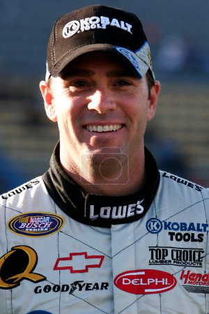 Foto de October 12, 2007 - Concord, NC, USA: Jimmy Johnson during qualifying for the Dollar General 300 at the Lowes Motor Speedway in Concord, NC. - Imagen libre de derechos