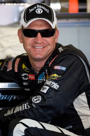 Foto de October 12, 2007 - Charlotte, NC, USA: Clint Bowyer waits to start practice at Lowe's Motor Speedway for the running of the NNCS Bank of America 500 in Charlotte, NC. - Imagen libre de derechos
