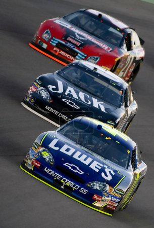 Téléchargez les photos : February 20, 2001 - Homestead, FL, USA: Jimmie Johnson leads Clint Bowyer and Bill Elliott into turn one at Homestead-Miami Speedway during the running of the NASCAR Nextel Cup Ford 400 in Homestead, FL. - en image libre de droit