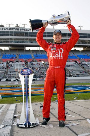 Foto de February 05, 2001 - Fort Worth , TX, USA: Carl Edwards clinches the NBS Championship at Texas Motor Speedway after finishing 11th in the running of the NASCAR Busch Series O'Reilly Challenge in Fort Worth, TX. - Imagen libre de derechos