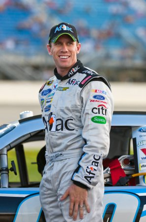 Foto de 09 July, 2009:  Aflac driver, Carl Edwards, smiles to the fans before qualifying for the LifeLock.com 400 race at the Chicagoland Speedway in Joliet, IL. - Imagen libre de derechos