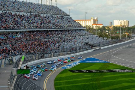 Foto de Daytona International Speedway acoge la NASCAR Cup Series para el Daytona 500 en Daytona Beach, FL, EE.UU. - Imagen libre de derechos