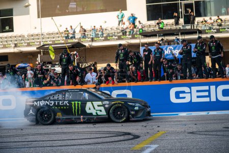 Téléchargez les photos : Tyler Reddick célèbre sa victoire pour le Grand Prix automobile Echo Park à Austin, TX, USA - en image libre de droit