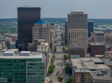 Foto de Vista aérea de Dayton, Ohio. Dayton es una ciudad ubicada en el condado de Montgomery en el estado estadounidense de Ohio.. - Imagen libre de derechos