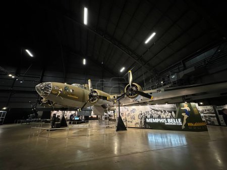 Foto de 24 de mayo de 2023-Dayton, OH: El avión Memphis Belle B-17F en exhibición en el Museo Nacional de la Fuerza Aérea de los Estados Unidos - Imagen libre de derechos