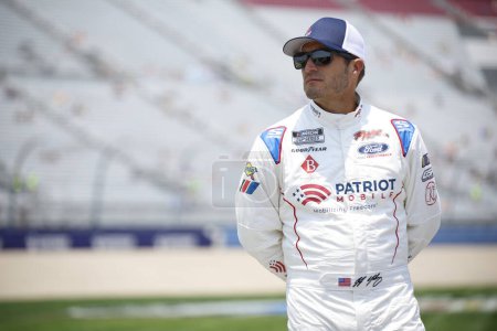 Foto de JJ Yeley, piloto de la NASCAR Cup Series, se prepara para clasificarse para el Ally 400 en Líbano, TN, Estados Unidos - Imagen libre de derechos