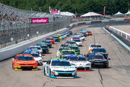 Foto de NASCAR Xfinty Driver, Chandler Smith (16) races for position for the Ambetter Health 200 at the New Hampshire Motor Speedway in Loudon NH. - Imagen libre de derechos
