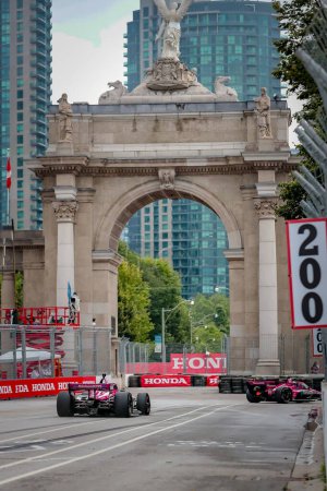 Foto de HELIO CASTRONEVES (06) de Sao Paulo, Brasil corre por las calles durante el Honda Indy Toronto en Toronto, ON, CAN. - Imagen libre de derechos