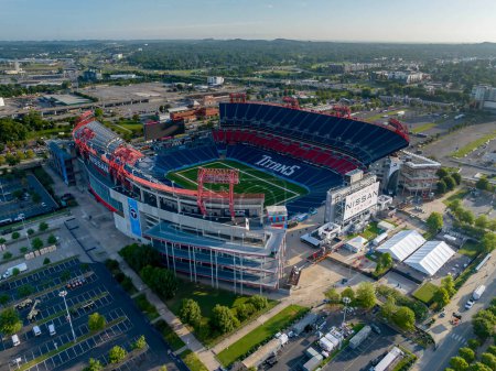Téléchargez les photos : Vue aérienne du Nissan Stadium, domicile des Titans du Tennessee NFLs. - en image libre de droit